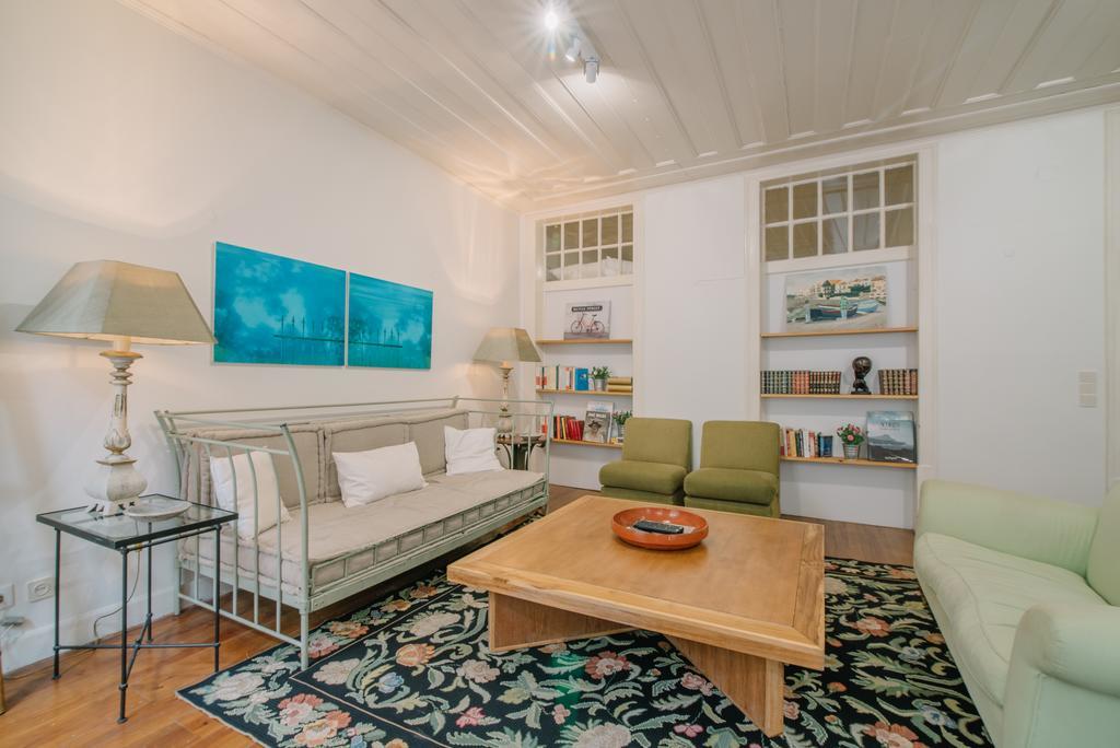 Camoes Deluxe Bairro Alto Apartment ลิสบอน ภายนอก รูปภาพ