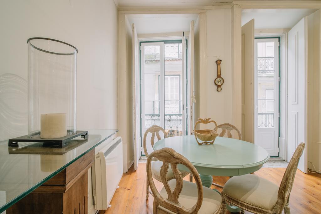 Camoes Deluxe Bairro Alto Apartment ลิสบอน ภายนอก รูปภาพ
