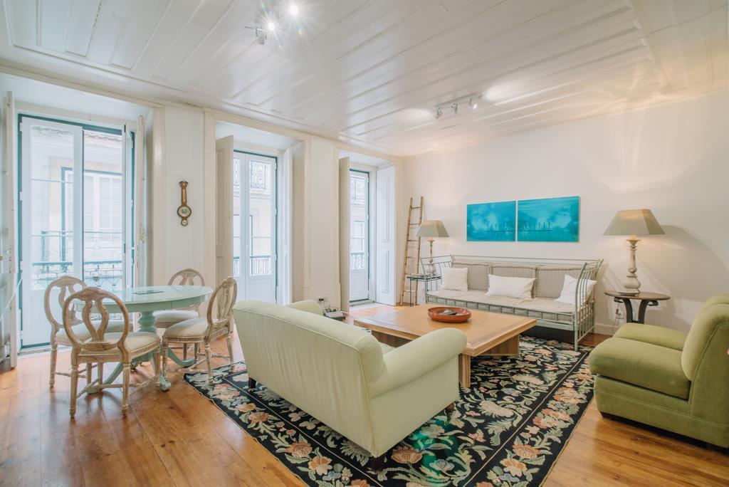 Camoes Deluxe Bairro Alto Apartment ลิสบอน ภายนอก รูปภาพ