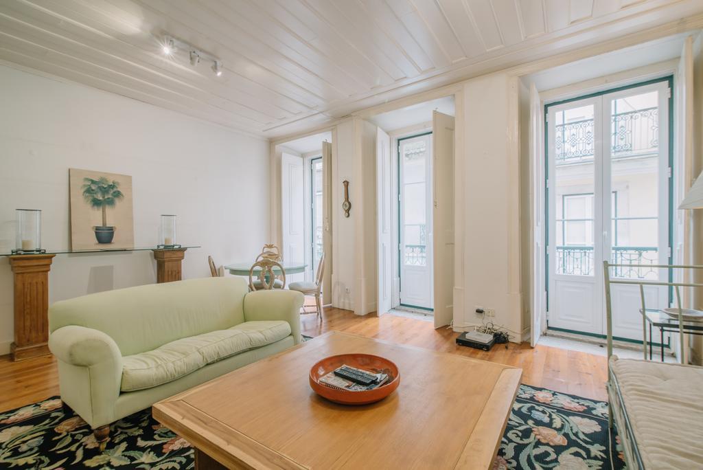 Camoes Deluxe Bairro Alto Apartment ลิสบอน ภายนอก รูปภาพ
